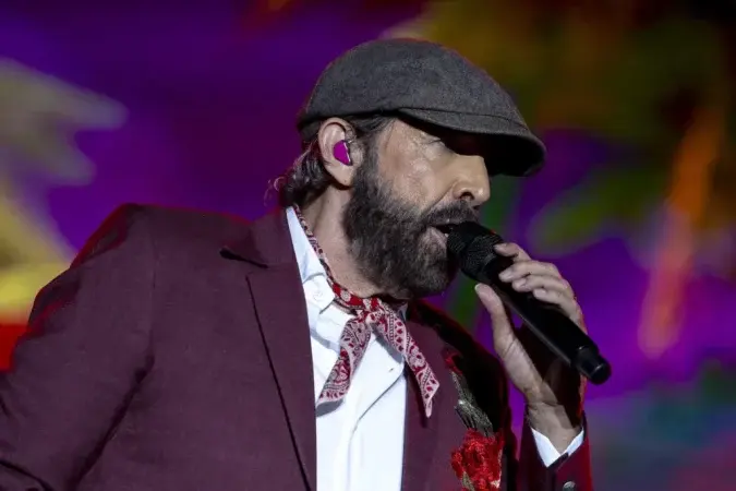 El músico y cantante dominicano, Juan Luis Guerra, durante su actuación este sábado en el Festival Río Babel que se celebra en Madrid. EFE / Daniel González.