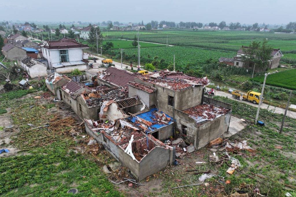 Un tornado causa dos muertos y 15 heridos en el este de China