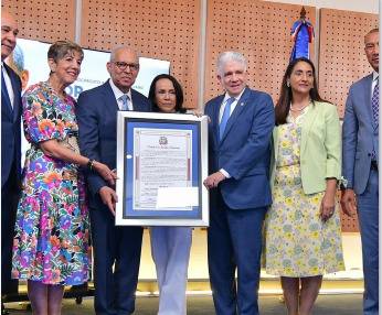 Senado reconoce al doctor Rafael Sánchez Español