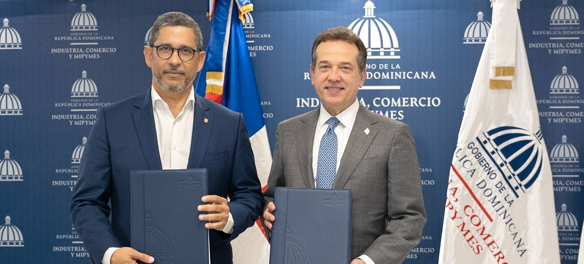 Casa Brugal firma acuerdo con MICM para fortalecer capacidades del país