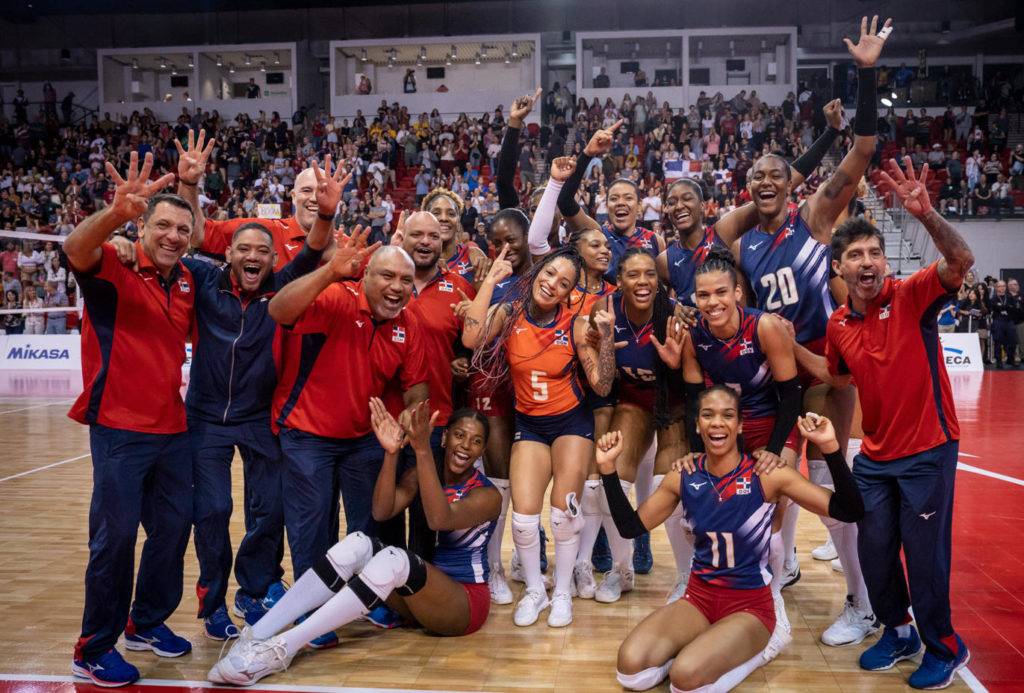 NORCECA 23..CHICAS CELEBRAN EL 4TO TITULO