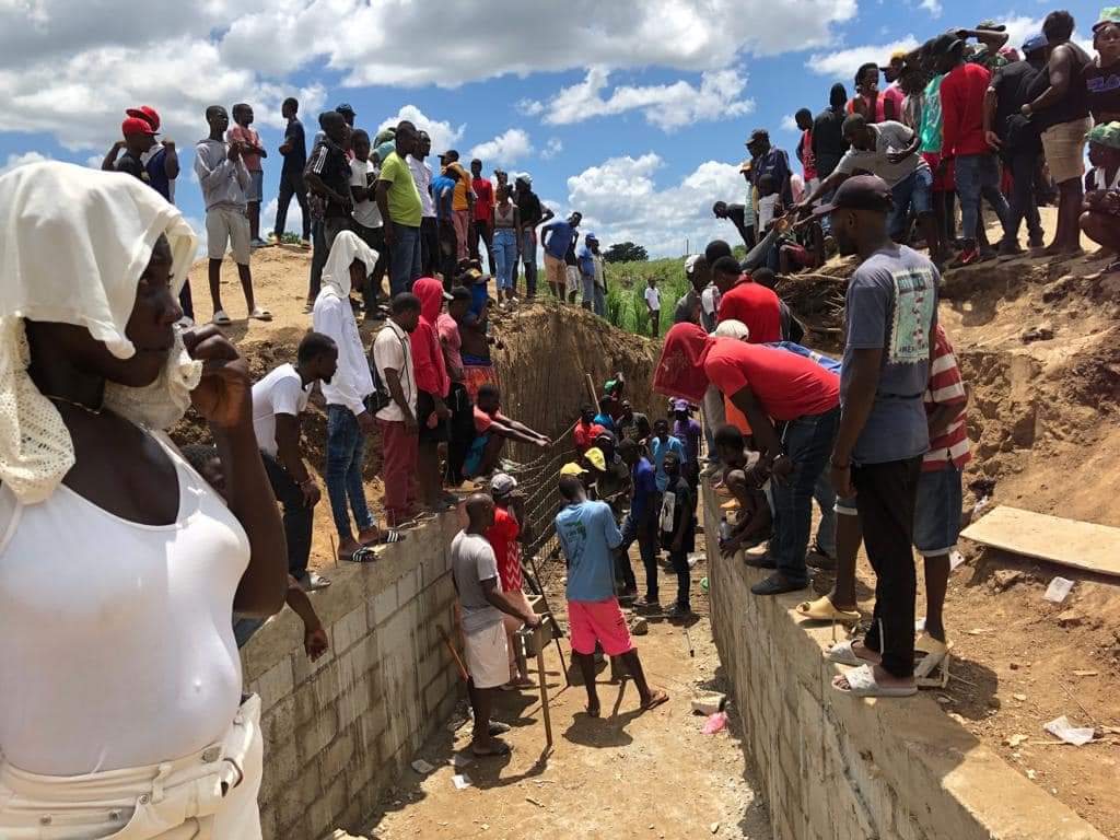 Haitianos obvian alcantarillas y preparan muro para conectar canal con río Masacre