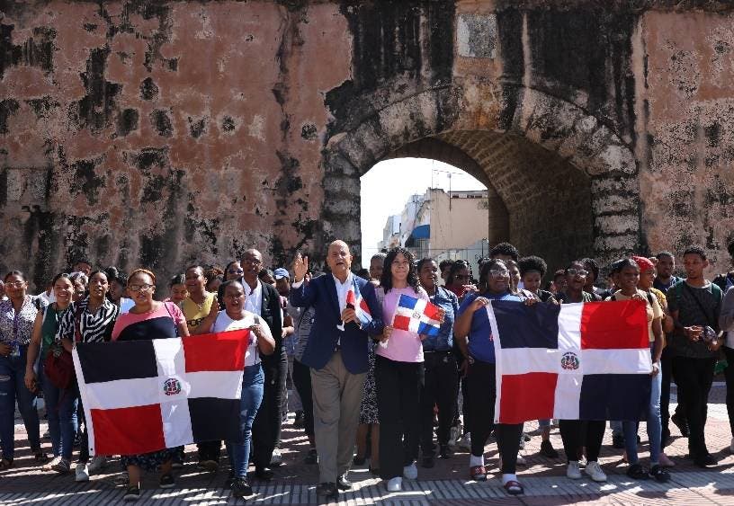 Entidades marchan por paz mundial y diálogo  País-Haití