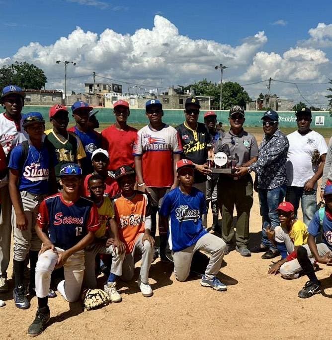 La Venta campeón en béisbol niños Torneo De Vuelta al Barrio SD Oeste