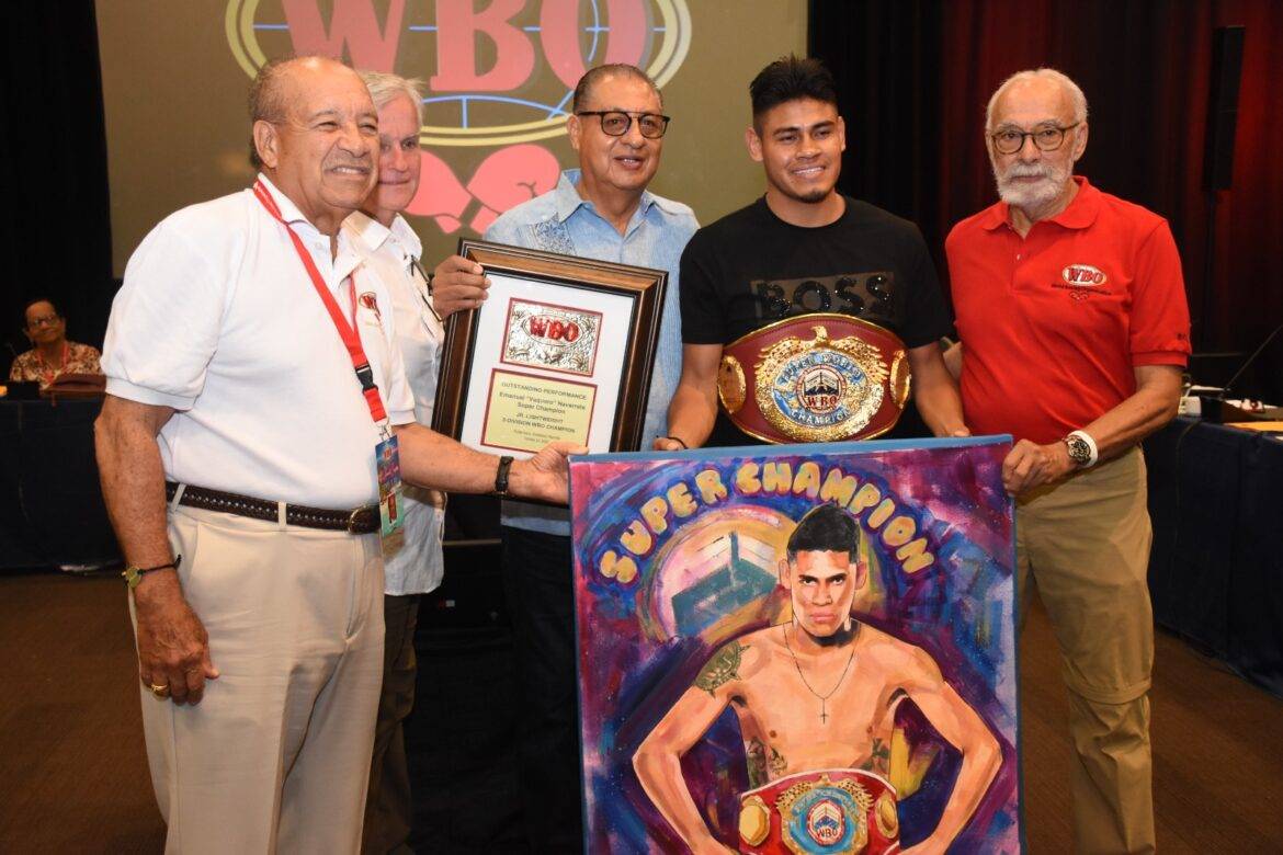 OMB reconoce al Súper Campeón Mundial Emanuel Navarrete