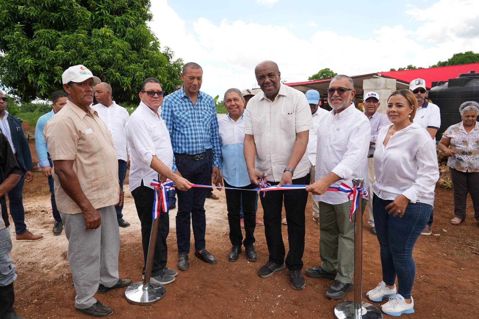 MEM inaugura proyectos de paneles solares en Higüey
