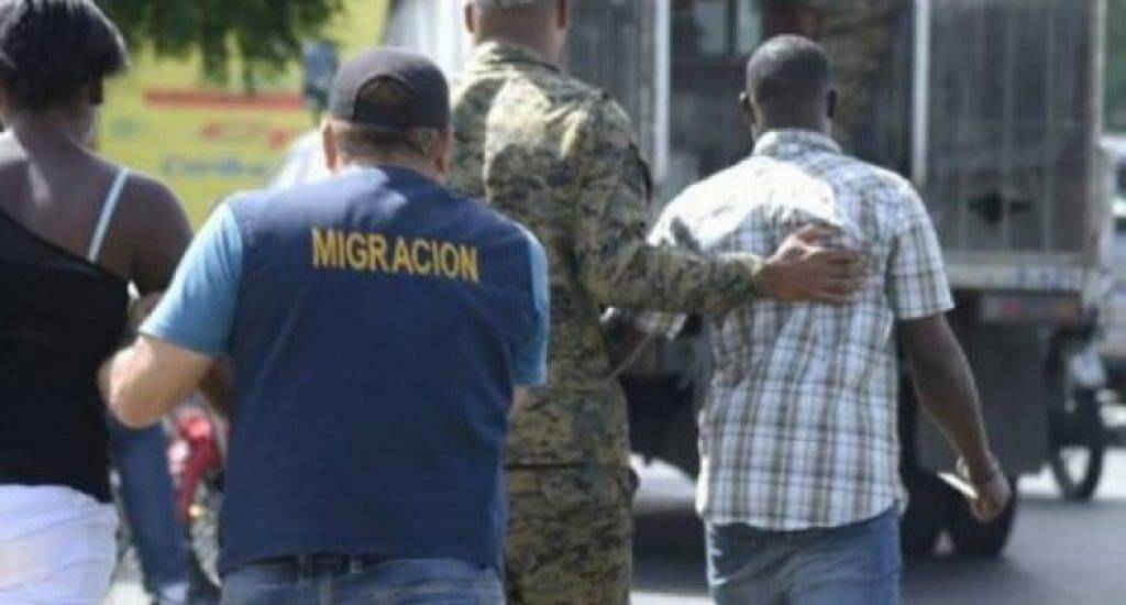Migración cancela a 10 agentes y despacha a teniente encargado de la institución en Higüey