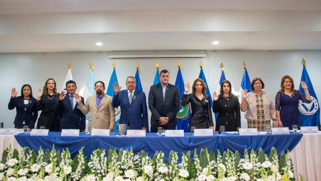 Acto de juramentación de la nueva Junta Directiva del PARLACEN presidida por la diputada dominicana Silvia García.