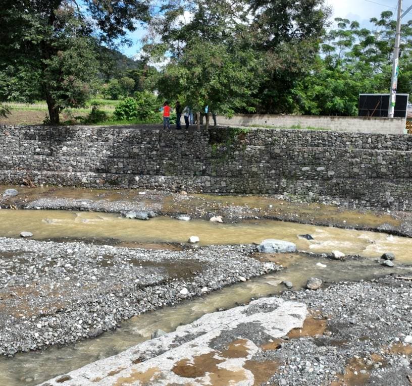 Indrhi repara sistema riego Ozama-Nizao-Baní