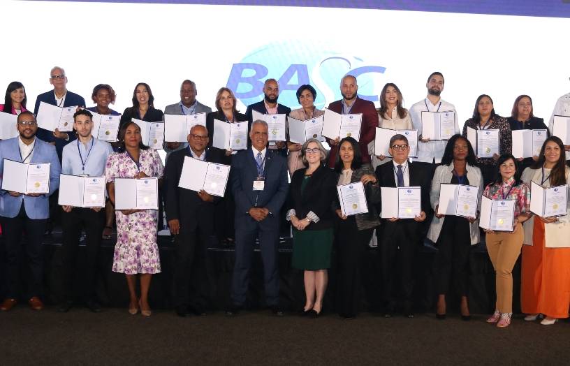 Entregan certificaciones a 27 empresas dominicanas