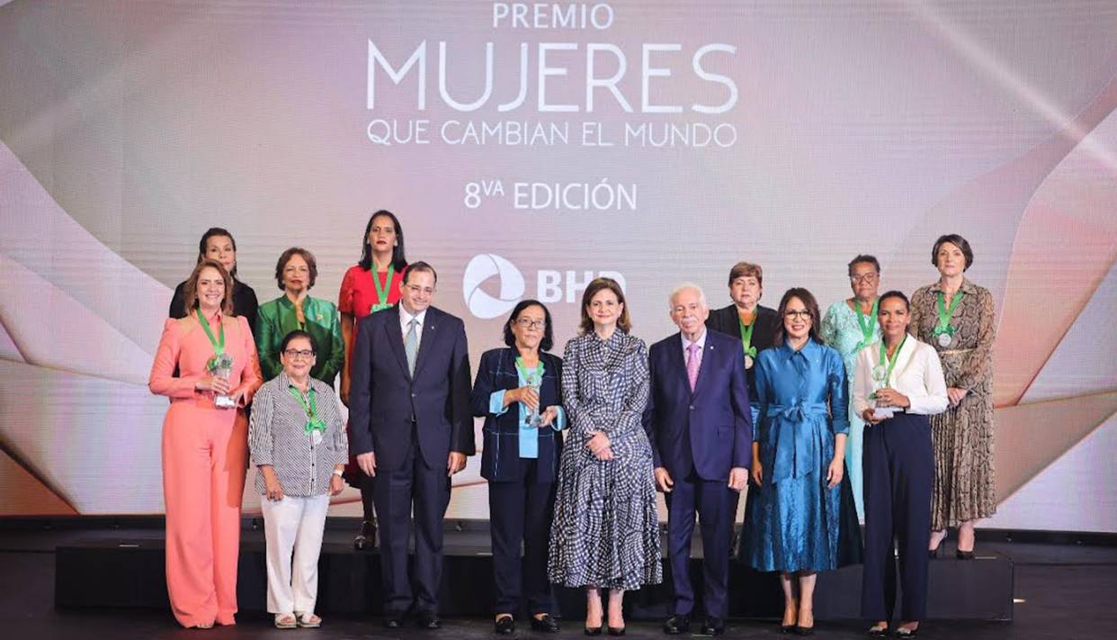 BHD entrega Premio Mujeres que Cambian al Mundo