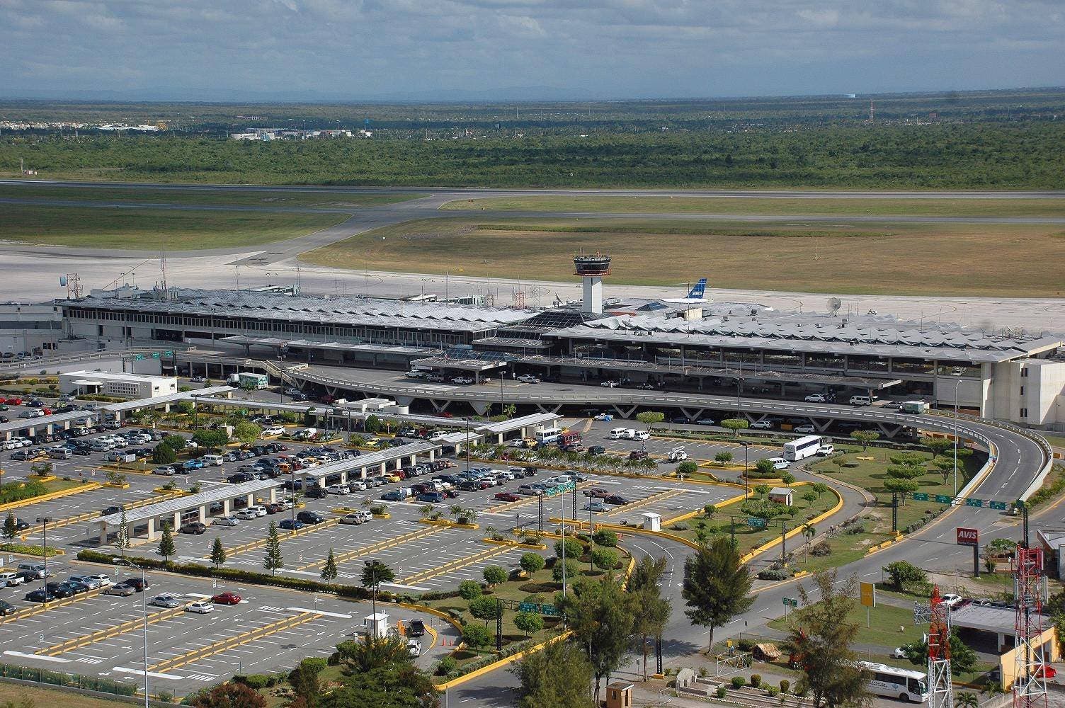 Aerodom explica razón alza en tarifas aeroportuarias