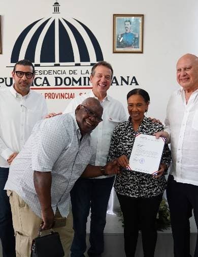 Entrega más RD$15 millones en préstamos en Samaná