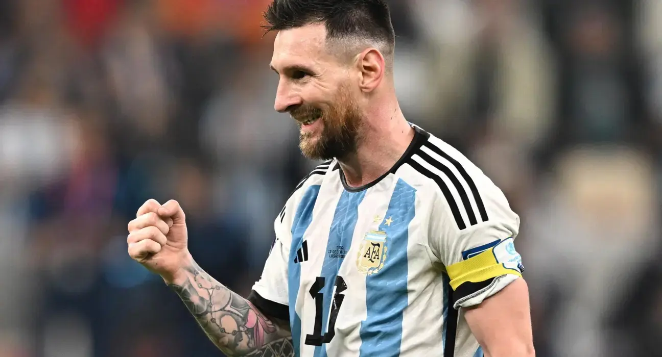 La camiseta de Messi en el Mundial de Qatar ya es lo más vendido del mundo,  y su precio de reventa está disparado