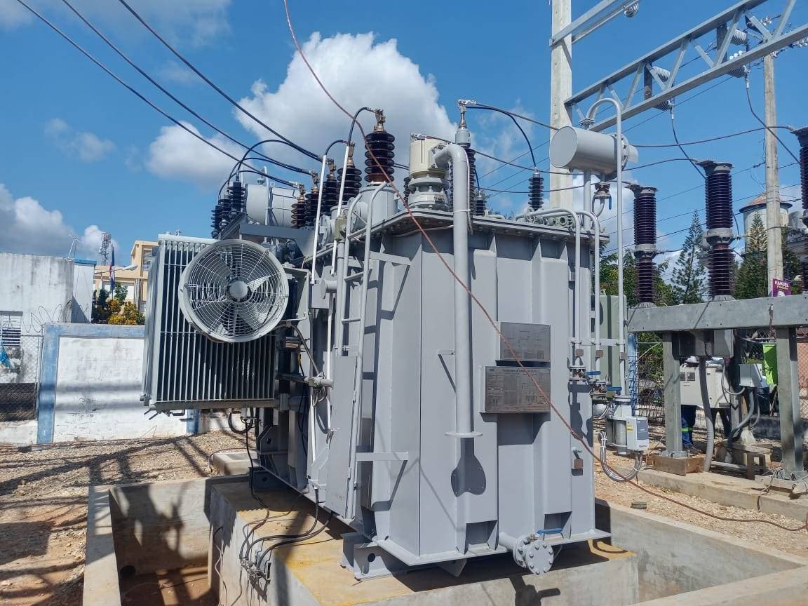 EDEESTE instala transformador de potencia de 14 MVA en Bayaguana