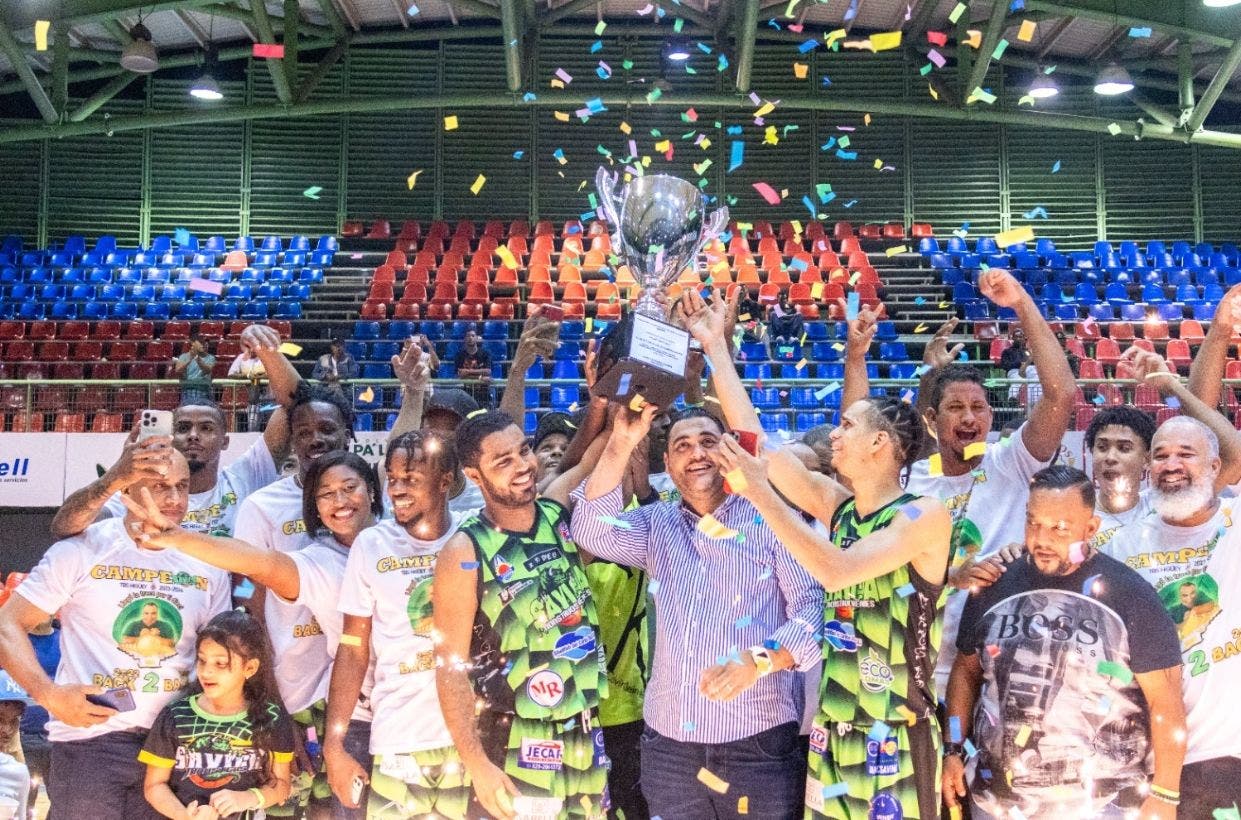 Club Savica campeón del torneo basket de Higüey