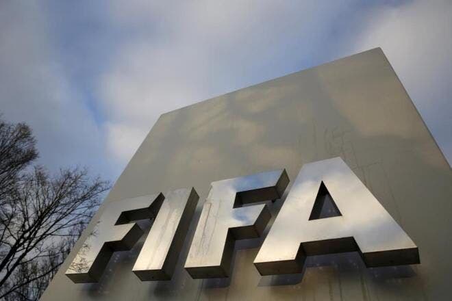 FIFA expuso a los 397 equipos que tienen prohibido inscribir jugadores