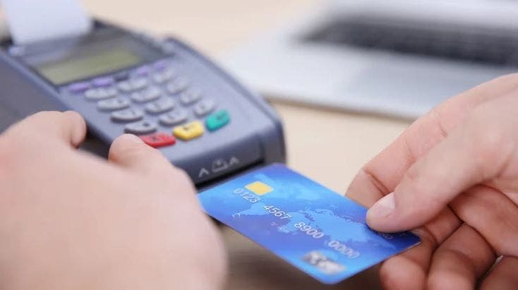 Entra en vigencia Ley en Nueva York sobre tarjetas de crédito