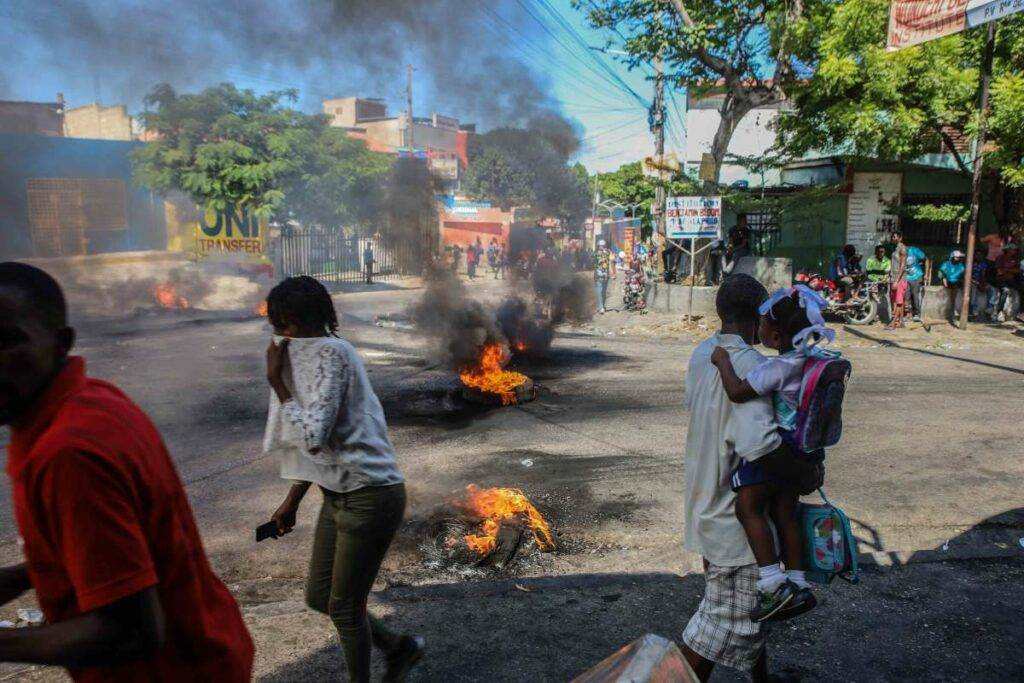 China evacúa a 24 de sus ciudadanos desde Haití con ayuda de RD