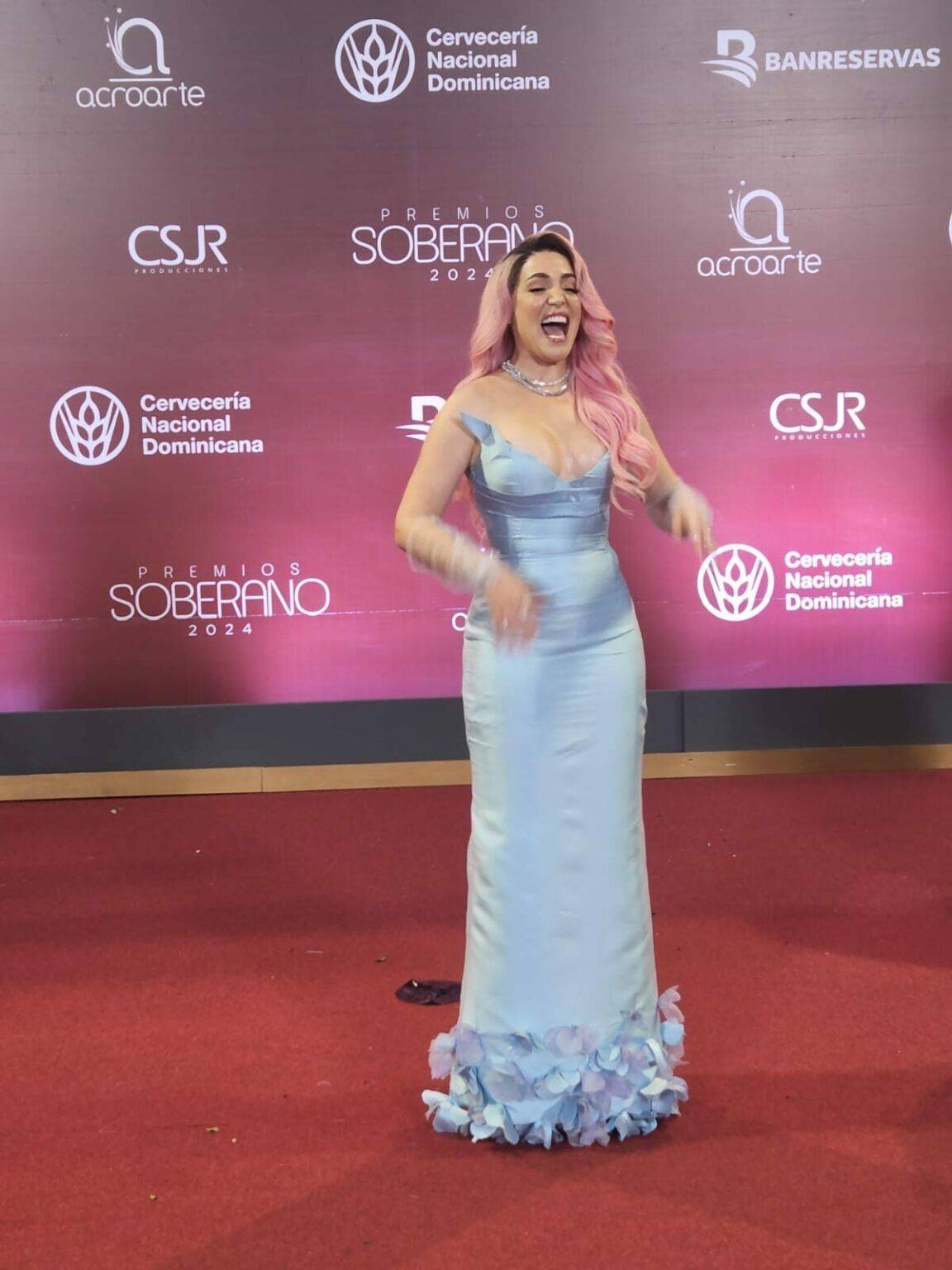 Premios Soberano Karen Yapoort Se Cae