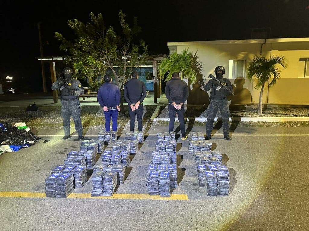 Pretendían introducir 395 paquetes de cocaína por costas de Peravia 