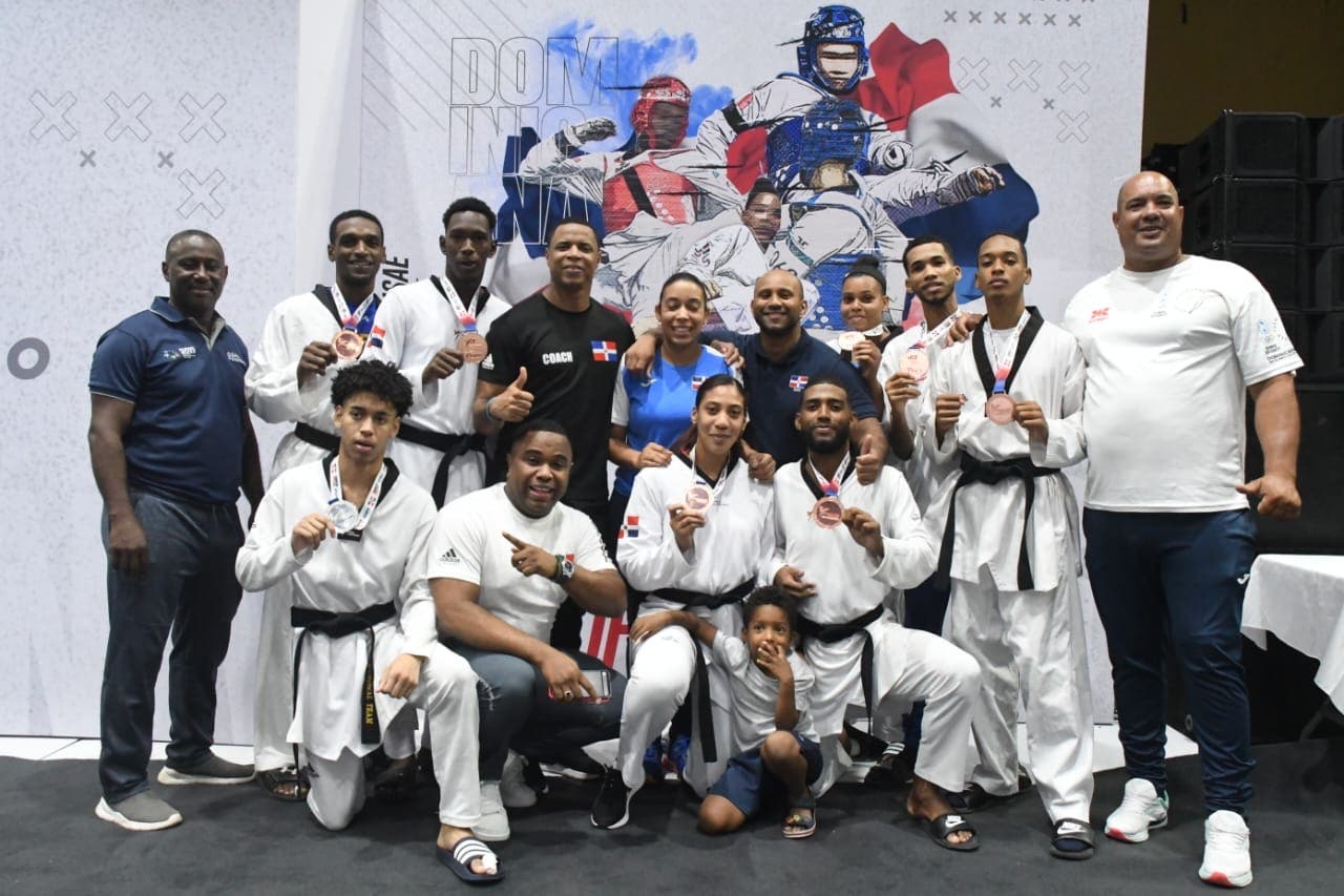 RD logra tercer lugar en Open Senior de Taekwondo