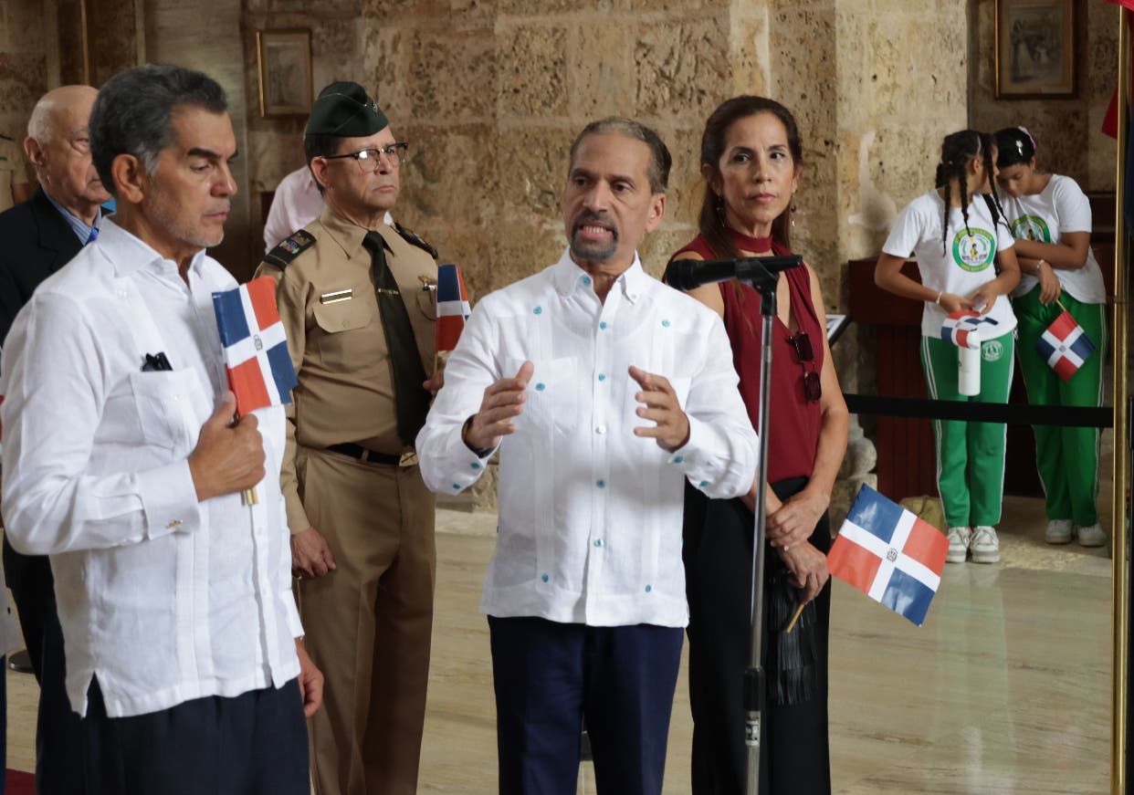 Efemérides Patrias insta acudir a votar domingo