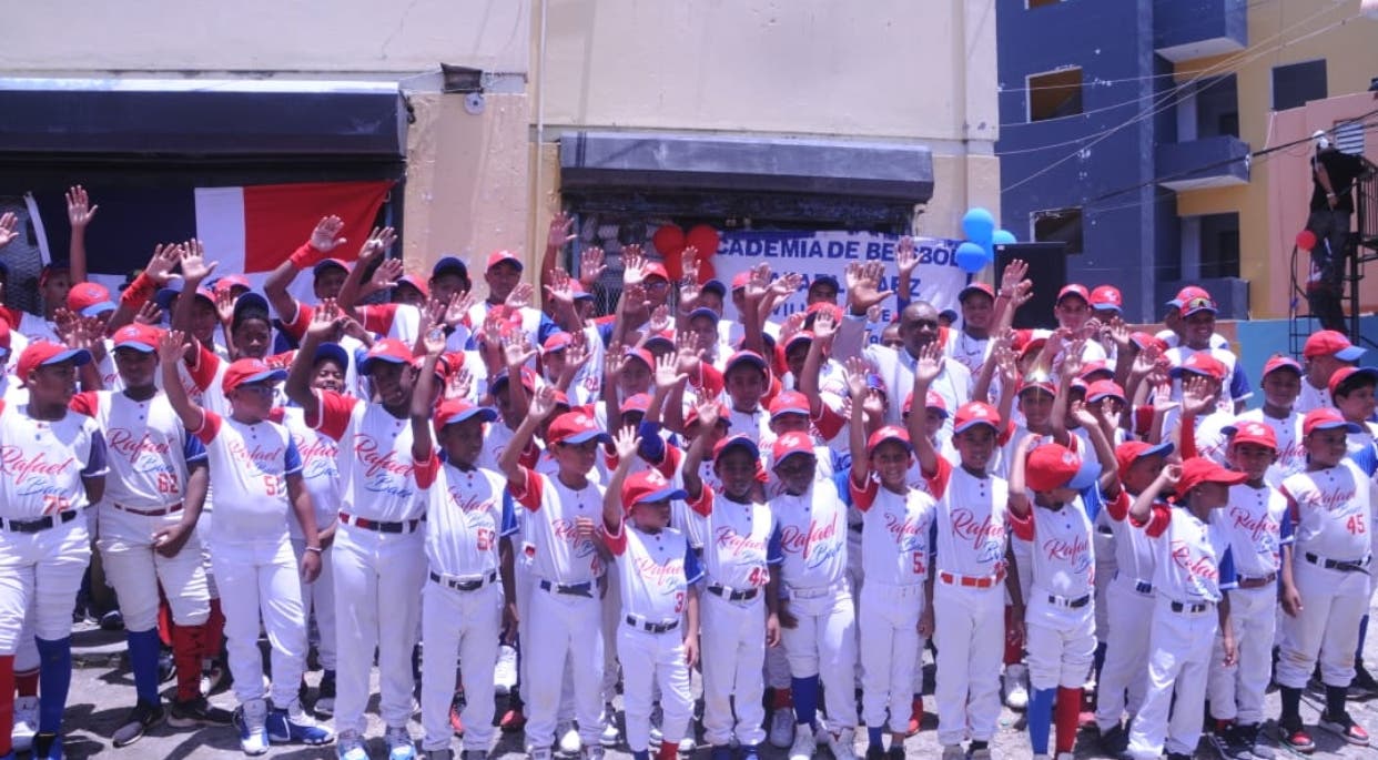 Academia Béisbol Rafael Báez inaugura moderna oficina