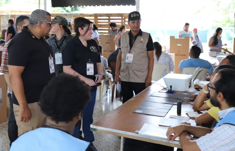 Presidentes amigos de RD felicitan reelección de LA