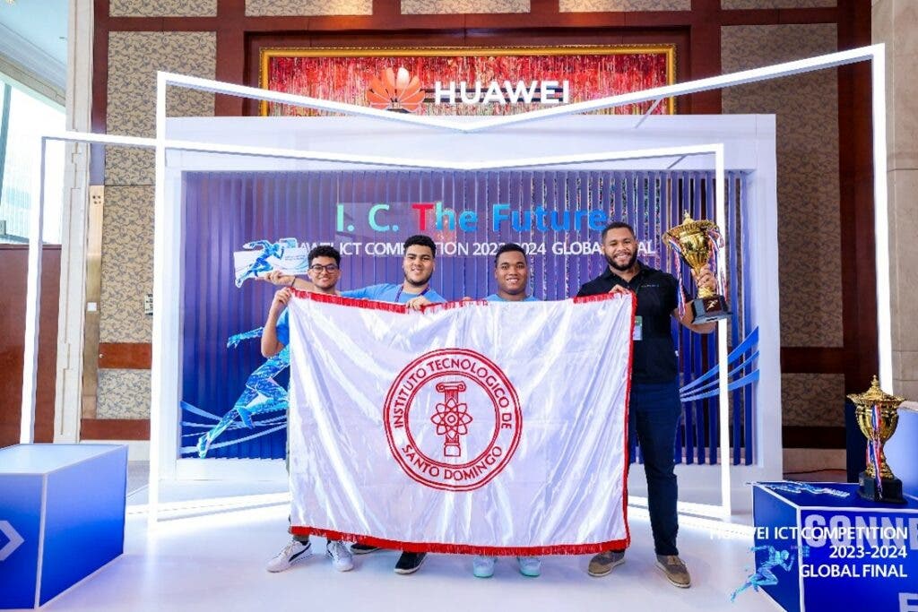 Estudiantes de INTEC ganan en competencia de Huawei en China