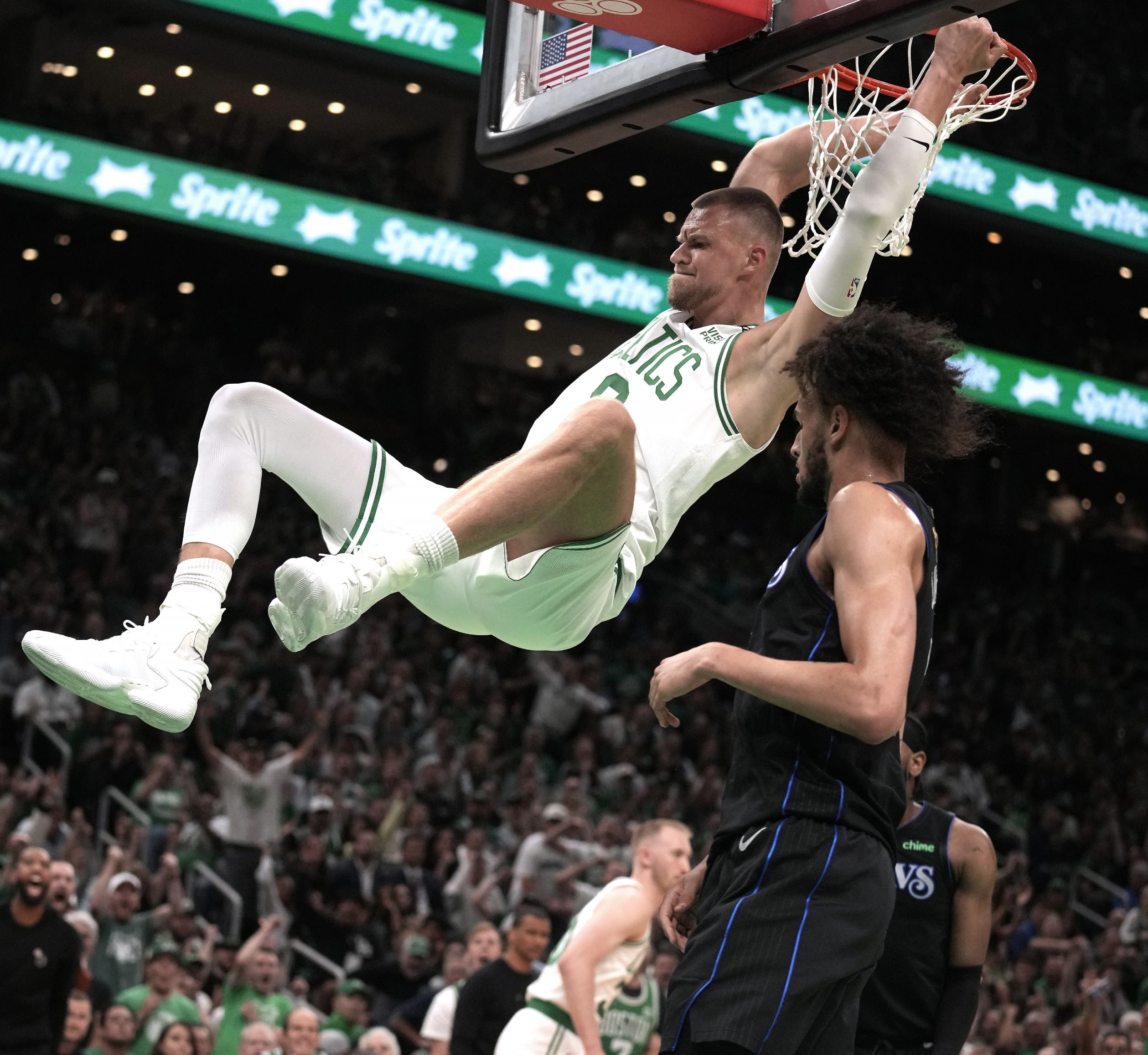 ¡Una pela! Celtics pica delante ante Mavericks