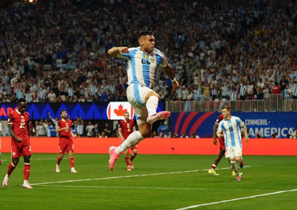 Argentina inició su defensa del título en la Copa América con un trabajado triunfo ante Canadá