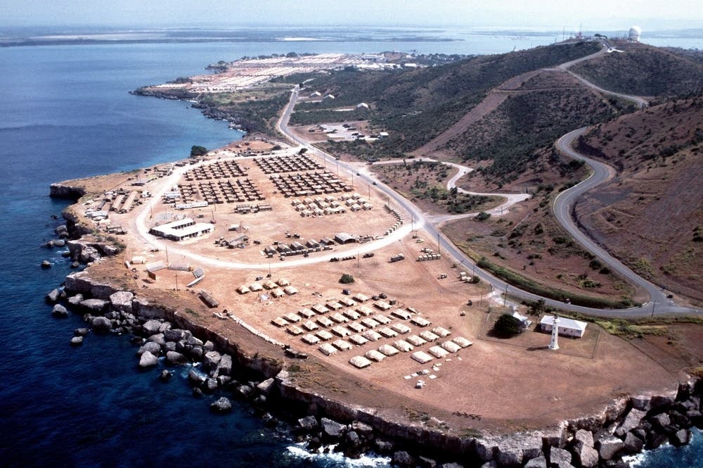 Vista aérea de base naval de Guatánamo donde tribunal condenó a cabecilla de Al Qaeda.