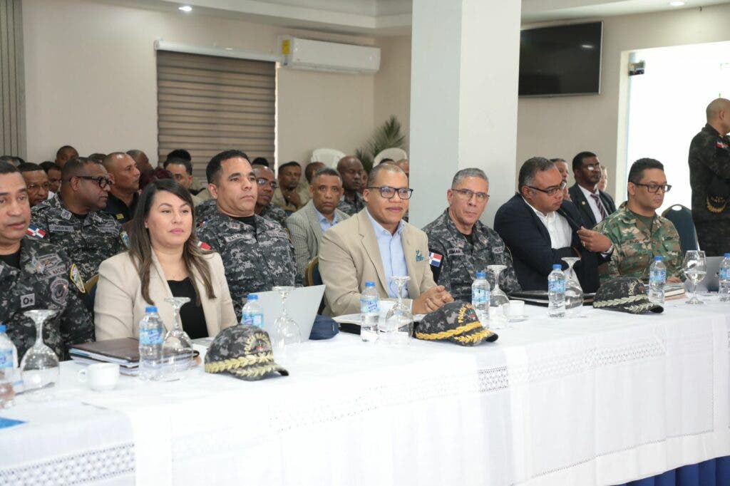 Diputados participan en reunión de seguridad ciudadana encabezada por el presidente Abinader