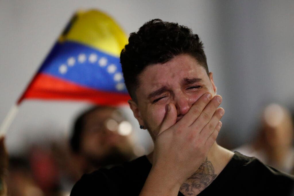 ciudadano venezolano llora tras conocer resultados 1