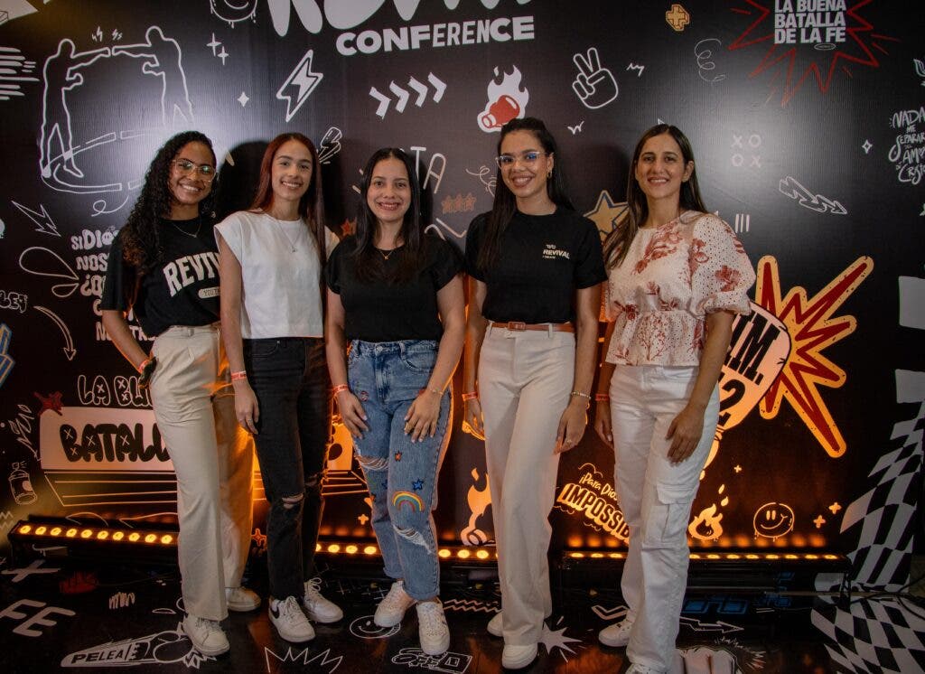  Nicole Robles, Sheyli Herrera, Kimberly Fermín, Perla Franco y Paula Pimentel