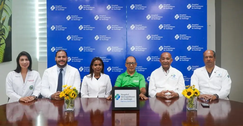 El Hospital Metropolitano de Santiago (HOMS), presentó este jueves el primer paciente curado con enfermedad de Parkinson 