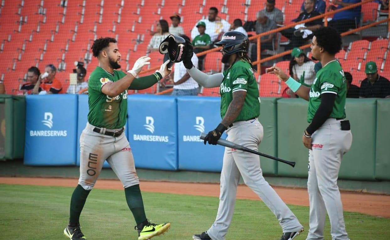 Estrellas vencen Toros y siguen firmes en el primero