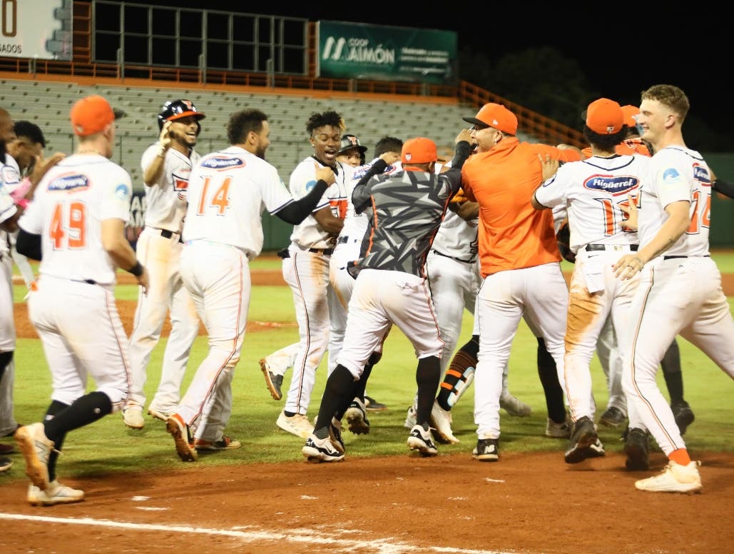 Los Toros dejan en el terreno a los Gigantes en noveno inning