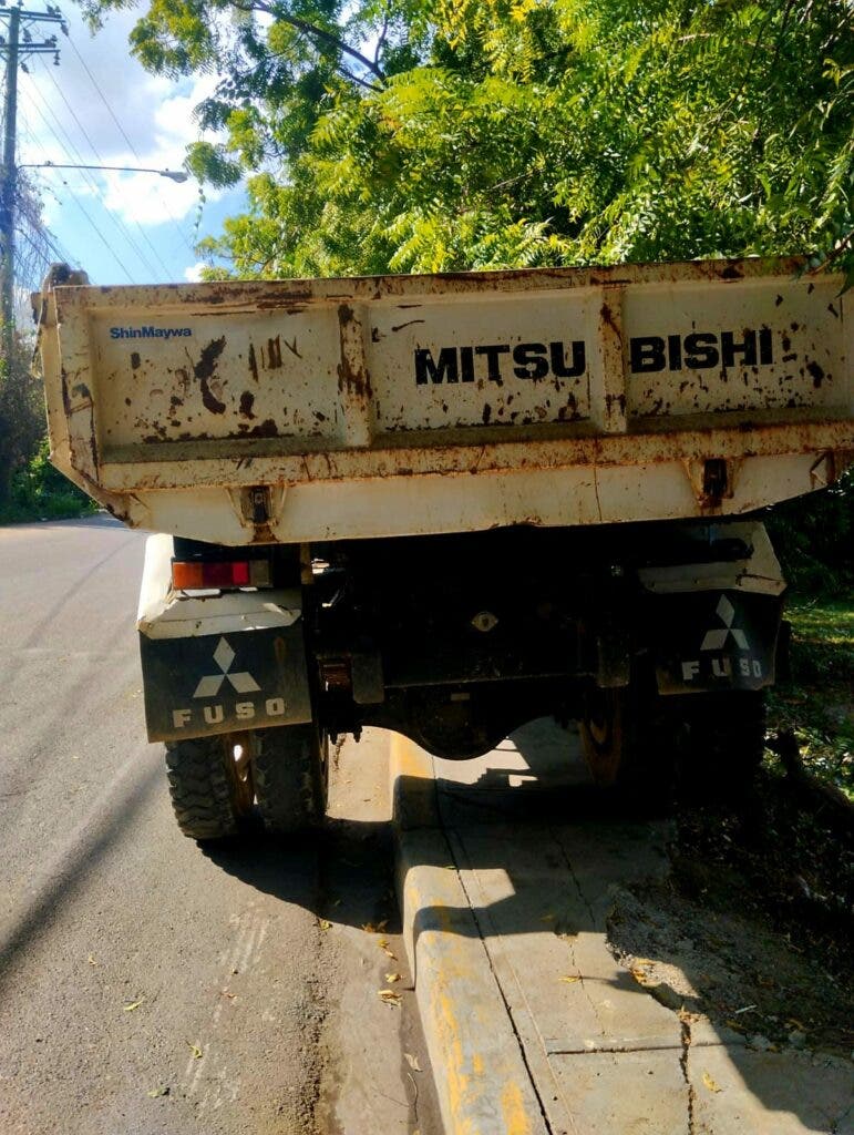 Detienen y envían la justicia a conductor de camión con 5 nacionales haitianos en Montecristi