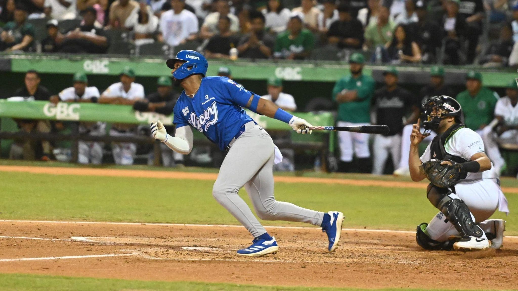 Licey vence a Estrellas y empata en primero