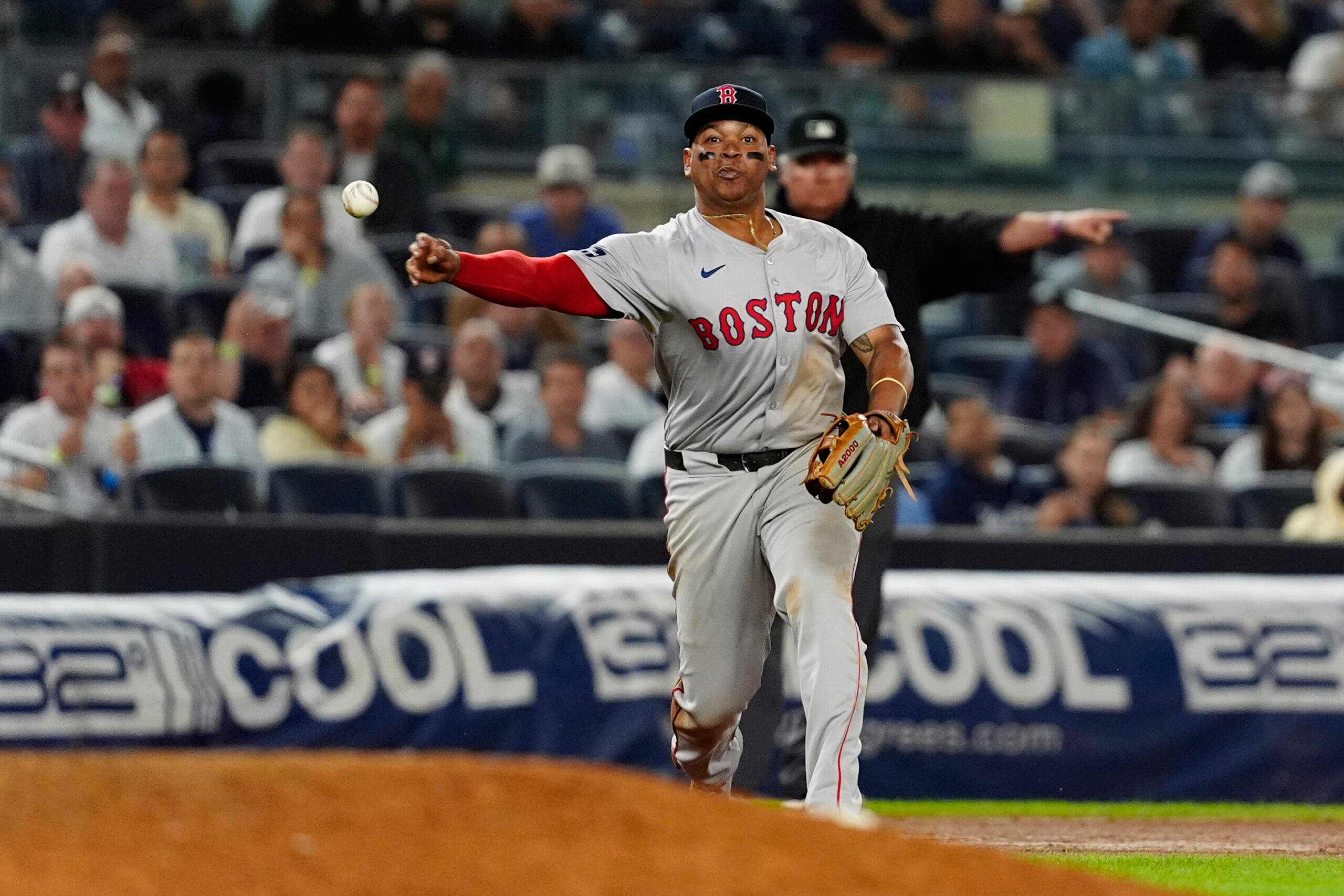 Rafael Devers no cederá la 3B tras la firma de Alex Bregman